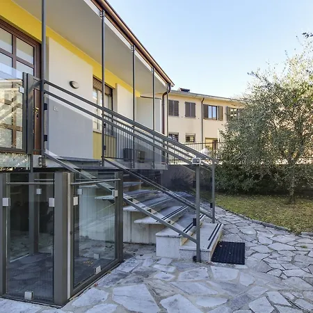 Semesterbostad Casa Emilia Dongo