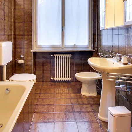 Semesterbostad Casa Emilia Dongo